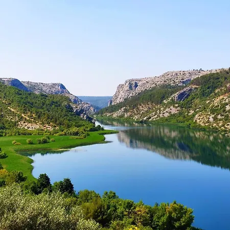 Stone & Story Apartment - Near Krka National Park Appartement