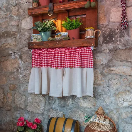 Stone & Story - Near Krka National Park Apartment