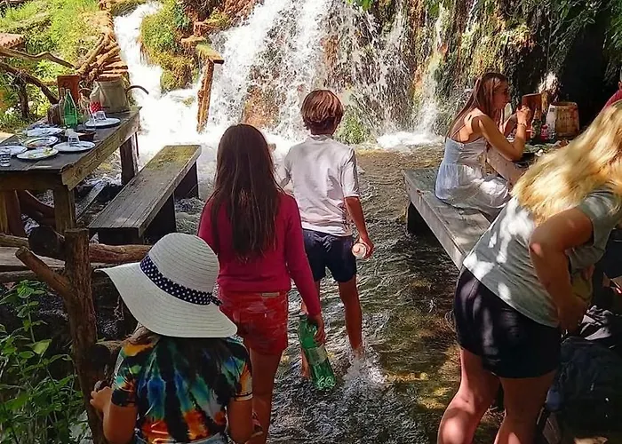 Appartement Stone & Story Apartment - Near Krka National Park *