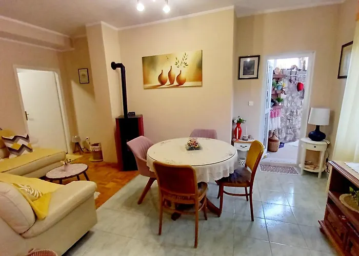 Stone & Story Apartment - Near Krka National Park *