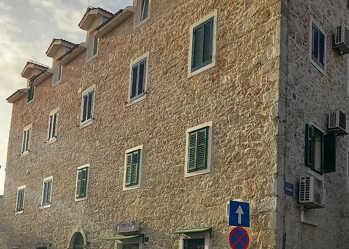 Апартаменты Charming Apartment Near Krka National Park Дрниш