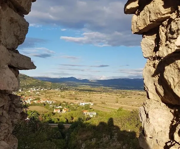 Stone & Story Apartment - Near Krka National Park Appartement