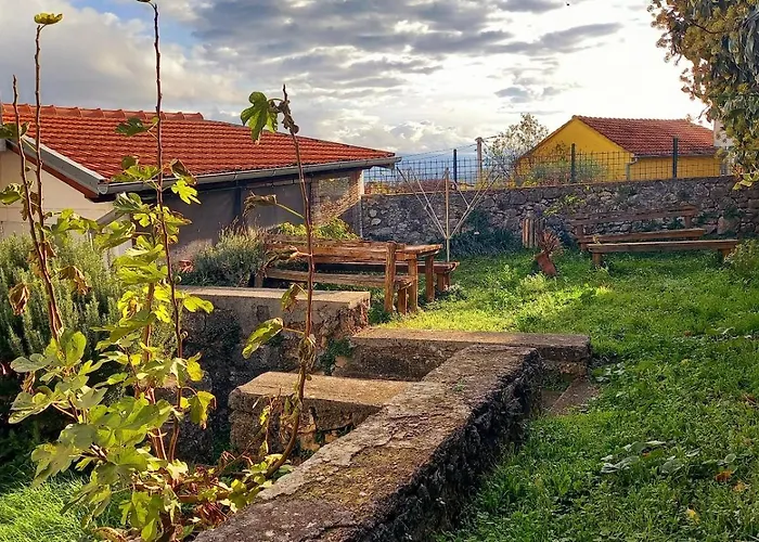 Stone & Story Apartment - Near Krka National Park Appartement Drniš