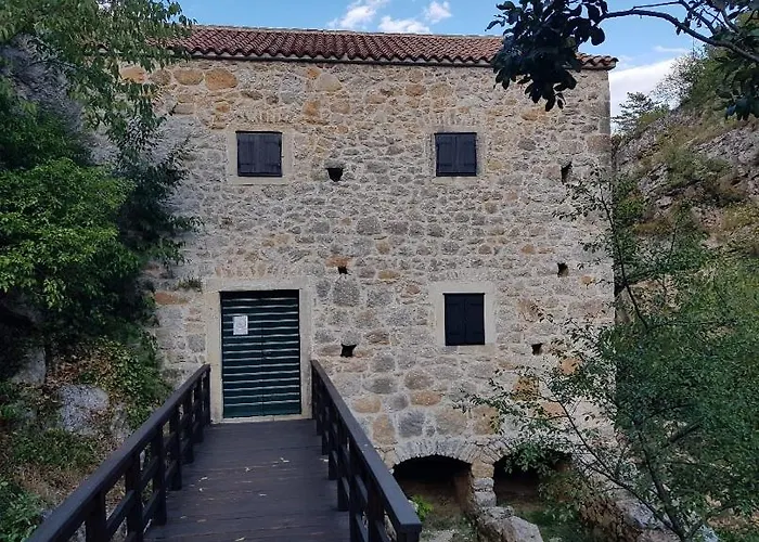 Stone & Story Apartment - Near Krka National Park Appartement Drniš