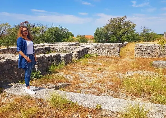 Stone & Story Apartment - Near Krka National Park Drnis